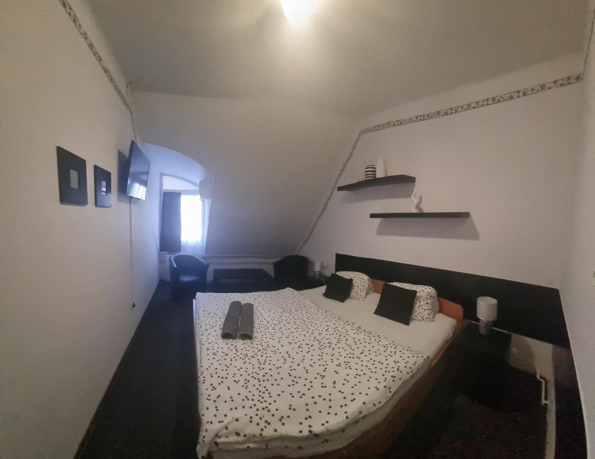 Romantik Étterem - Panzió Tatabánya Exterior foto