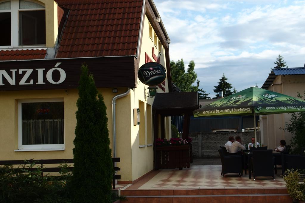 Romantik Étterem - Panzió Tatabánya Exterior foto