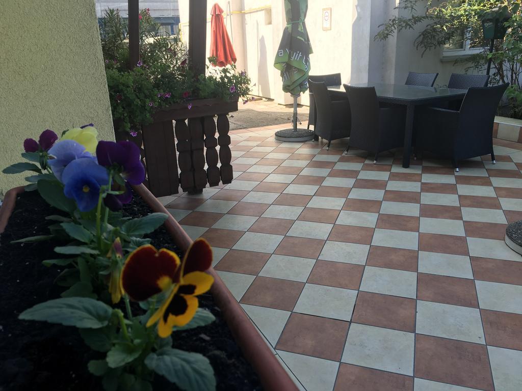 Romantik Étterem - Panzió Tatabánya Exterior foto