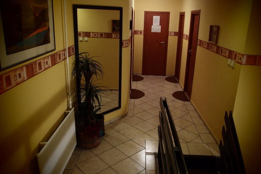 Romantik Étterem - Panzió Tatabánya Exterior foto