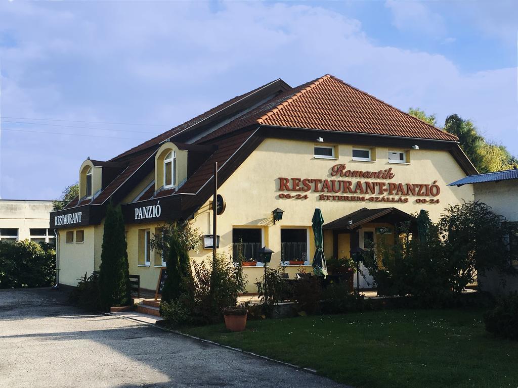 Romantik Étterem - Panzió Tatabánya Exterior foto